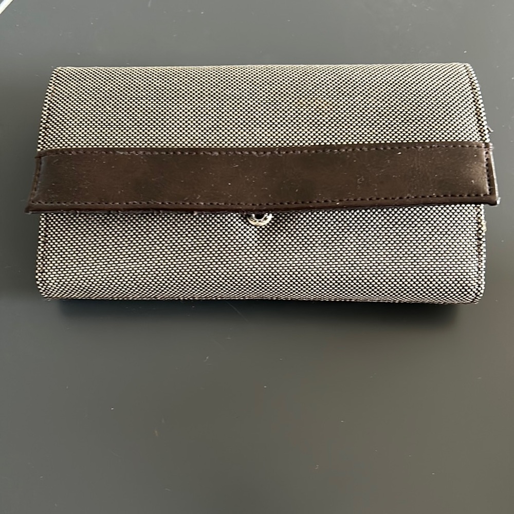 NWOT Kaela wallet